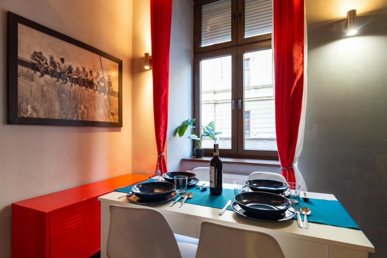 Lilly Apartment Main Train Station Old Town By The Castle Suites Krakow Dış mekan fotoğraf