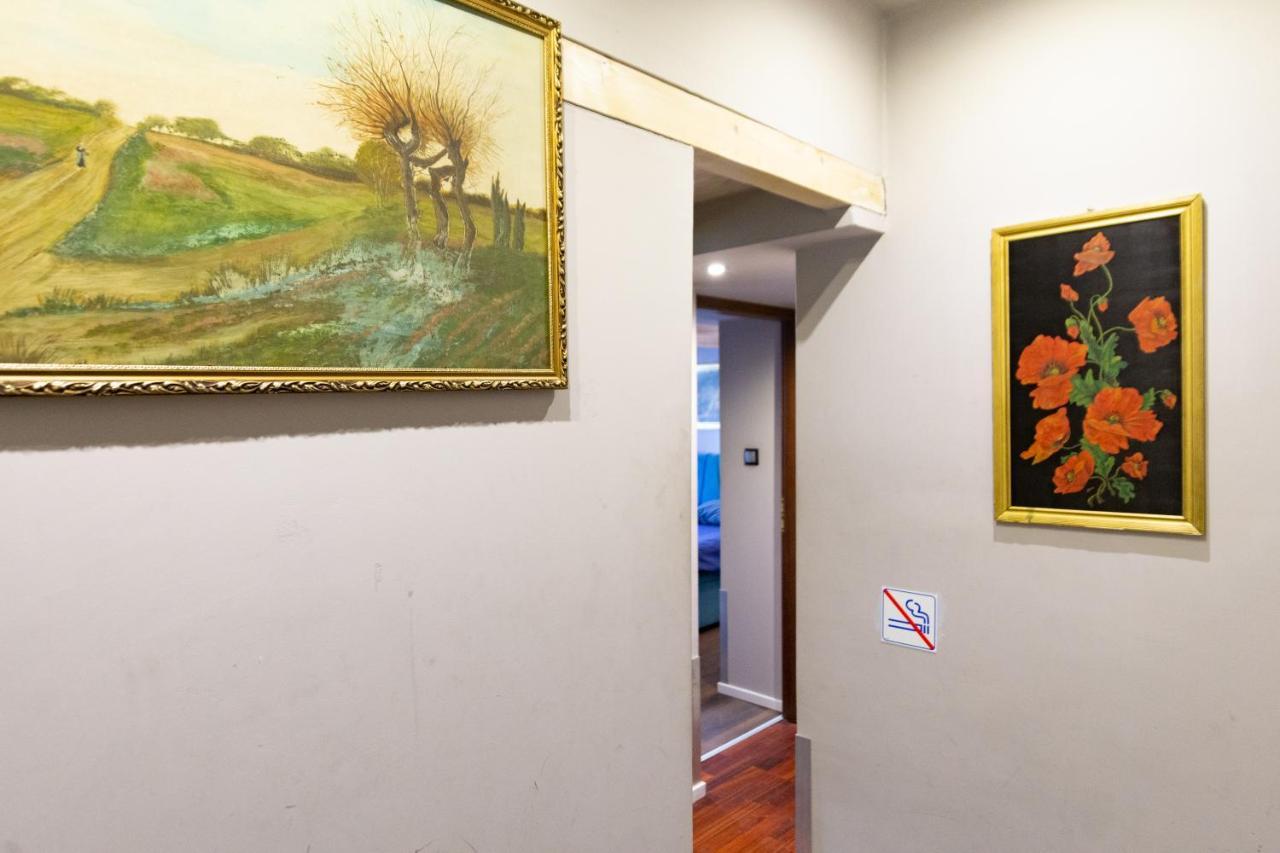 Lilly Apartment Main Train Station Old Town By The Castle Suites Krakow Dış mekan fotoğraf
