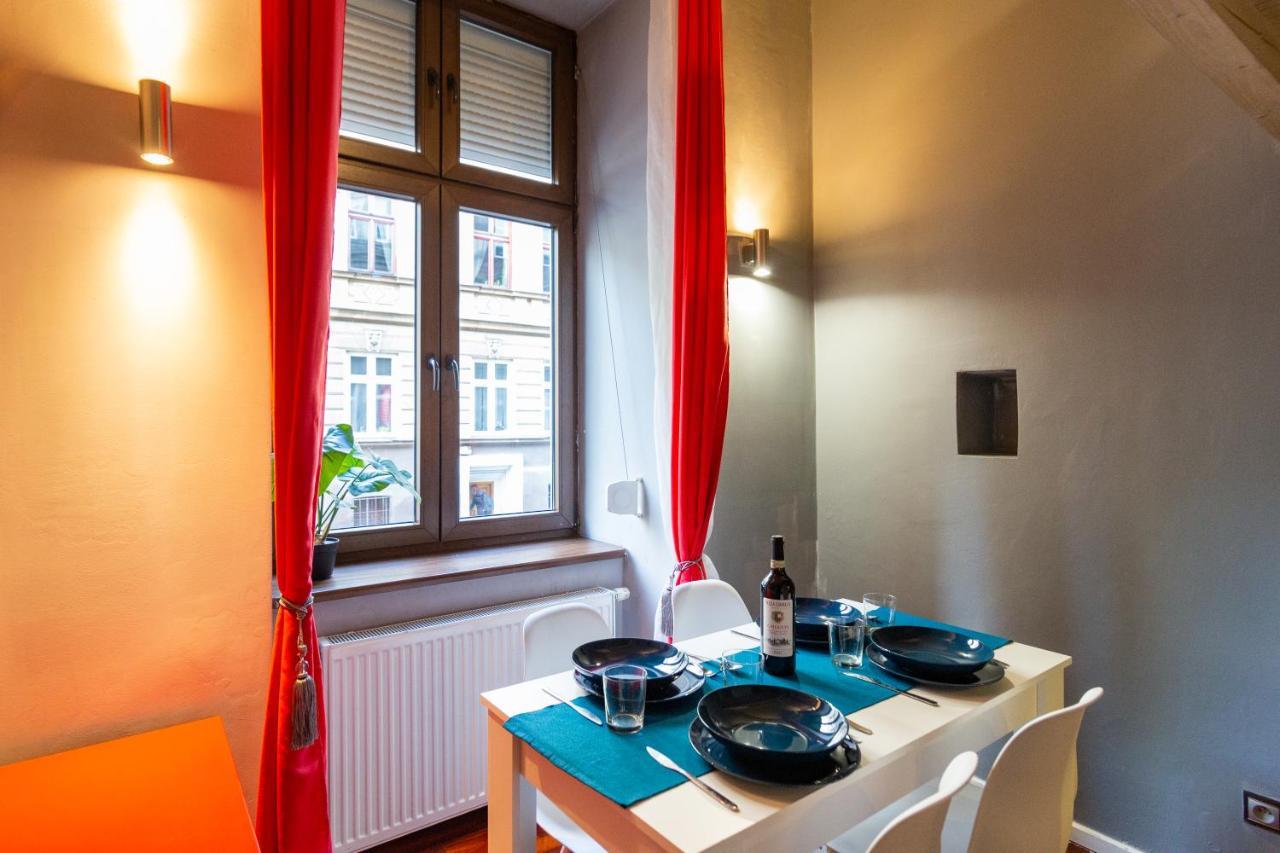Lilly Apartment Main Train Station Old Town By The Castle Suites Krakow Dış mekan fotoğraf