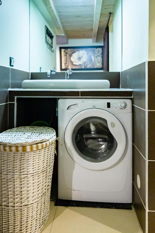Lilly Apartment Main Train Station Old Town By The Castle Suites Krakow Dış mekan fotoğraf