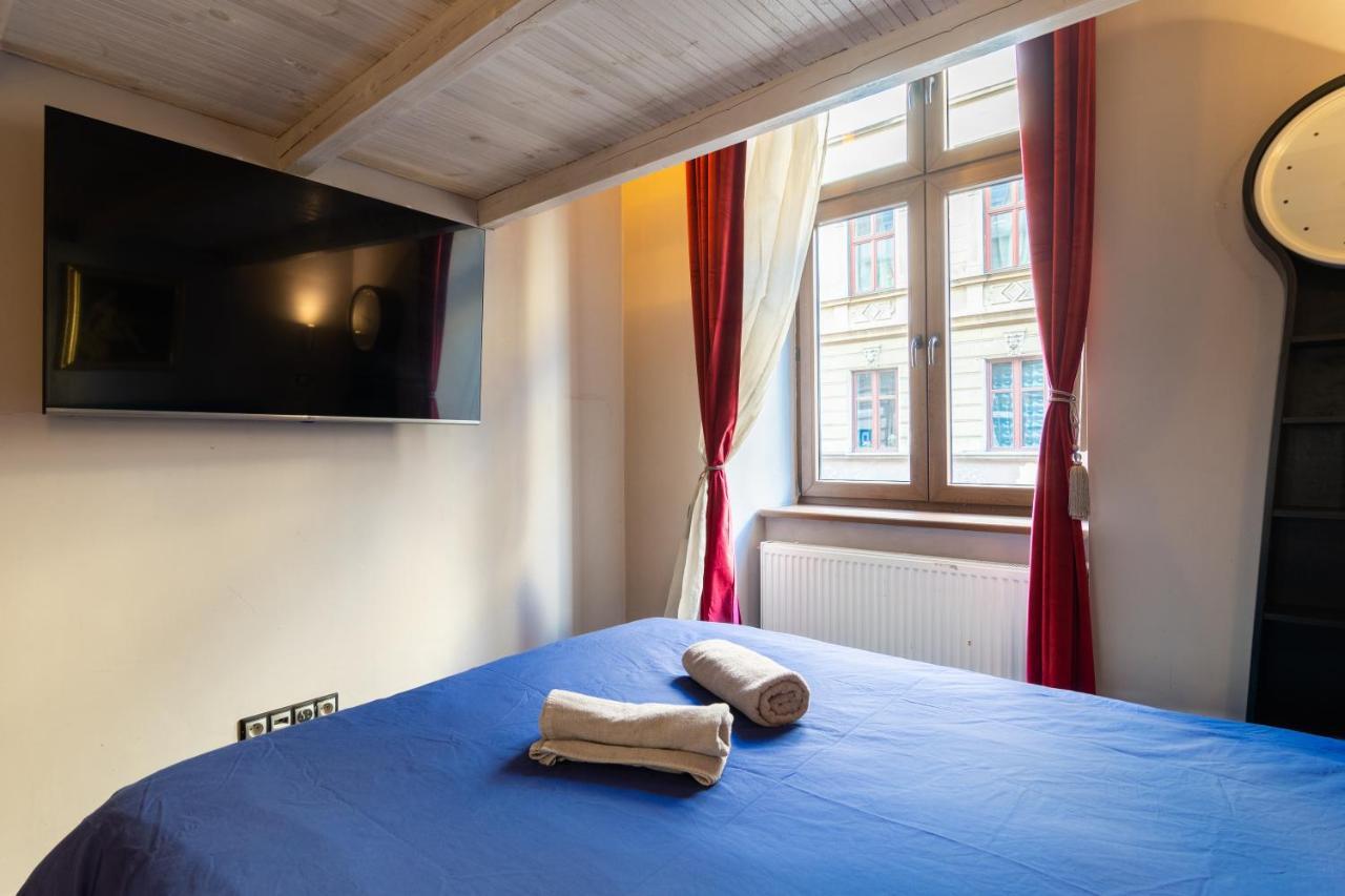 Lilly Apartment Main Train Station Old Town By The Castle Suites Krakow Dış mekan fotoğraf