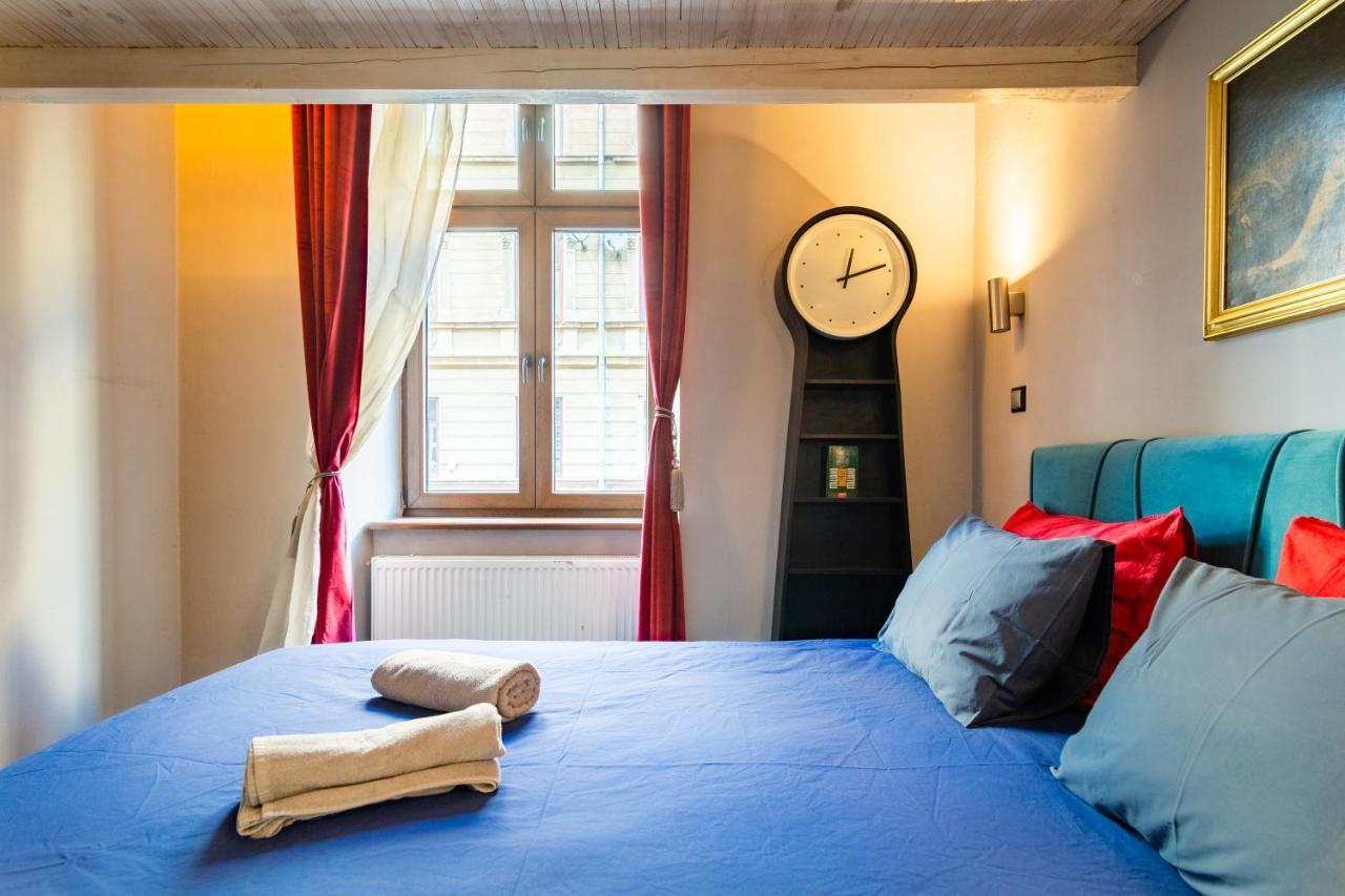 Lilly Apartment Main Train Station Old Town By The Castle Suites Krakow Dış mekan fotoğraf
